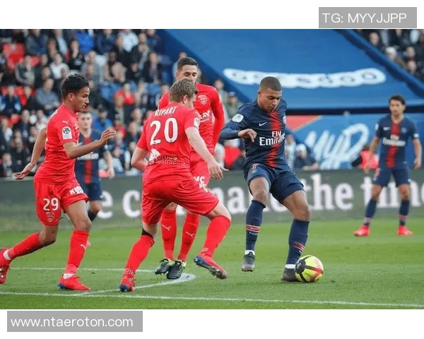 波尔多与马赛的激烈对决揭示法甲联赛的竞争魅力与球队实力较量 波尔多与马赛的激烈对决揭示法甲联赛的竞争魅力与球队实力较量